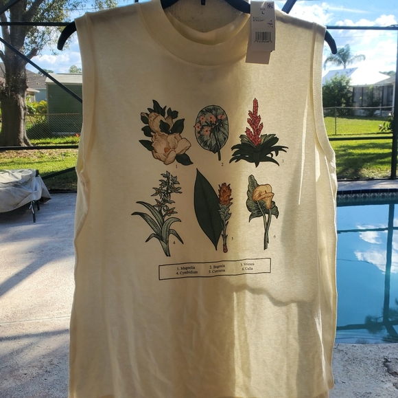New With Tags Size Large With Flowers Revolutions 33 Crew Neck Tank - Picture 2 of 10